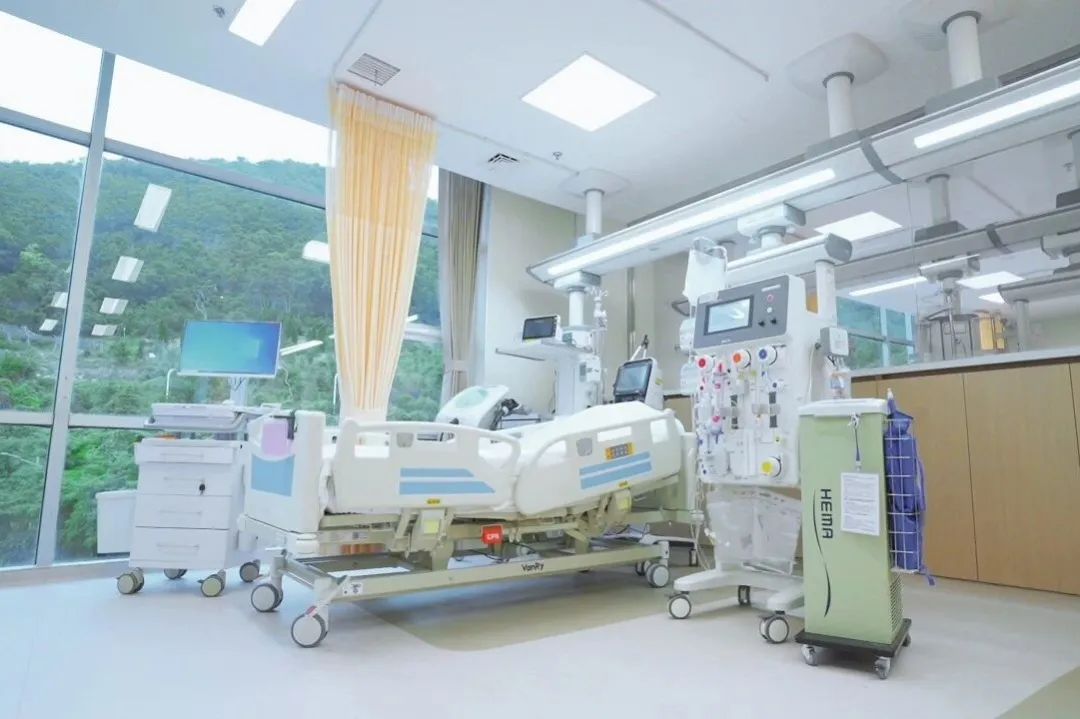 Qingdao UFH intensive care room with ventilator and monitoring equipment